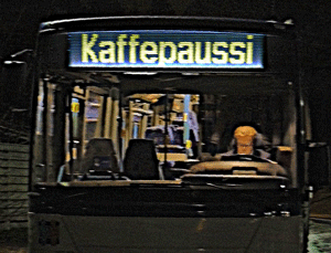 Finnischer Linienbus mit <em>Kaffepaussi</em>